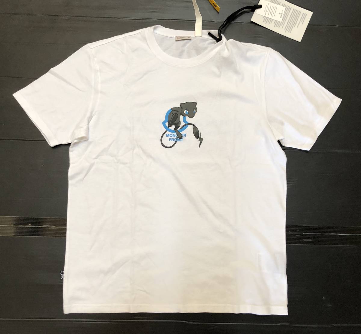 41%割引【本物新品保証】 新品☆Mサイズ☆モンクレール ジーニアス 定番のお歳暮 Tシャツ MONCLER ★希少★ M GENIUS ワッペン モンクレール Tシャツ/カットソー(半袖/袖なし)