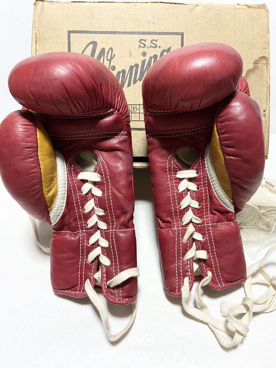 昭和レトロな古いウイニングスポーツのボクシンググローブ6オンスです