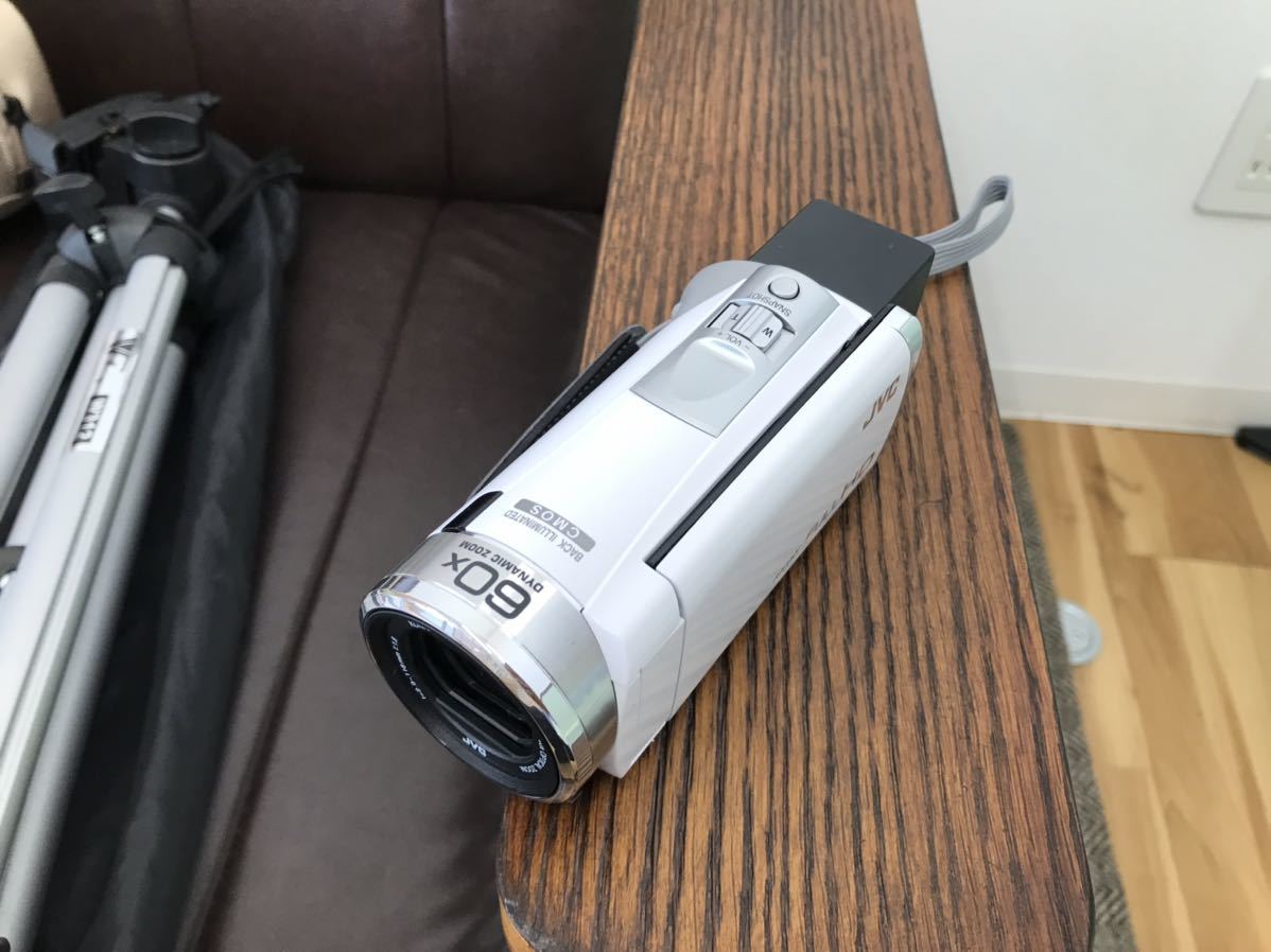 JVC ビデオカメラ GZ-E750-W 未使用品 付属品などまとめ 稼働品 JVC ビデオカメラ GZ-E750-W 未使用品 付属品などまとめ 稼働品