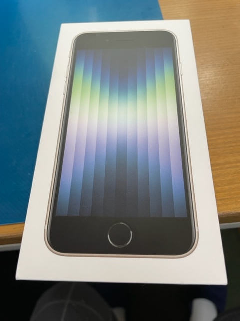 激安１円 iPhone SE3 第3世代 128GB カラー スターライト キャリアau 