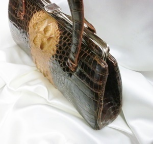 ☆[アンティーク　ワニバッグ]美品・スモールクロコダイル・使用頻度少ない・背ワニのバッグ