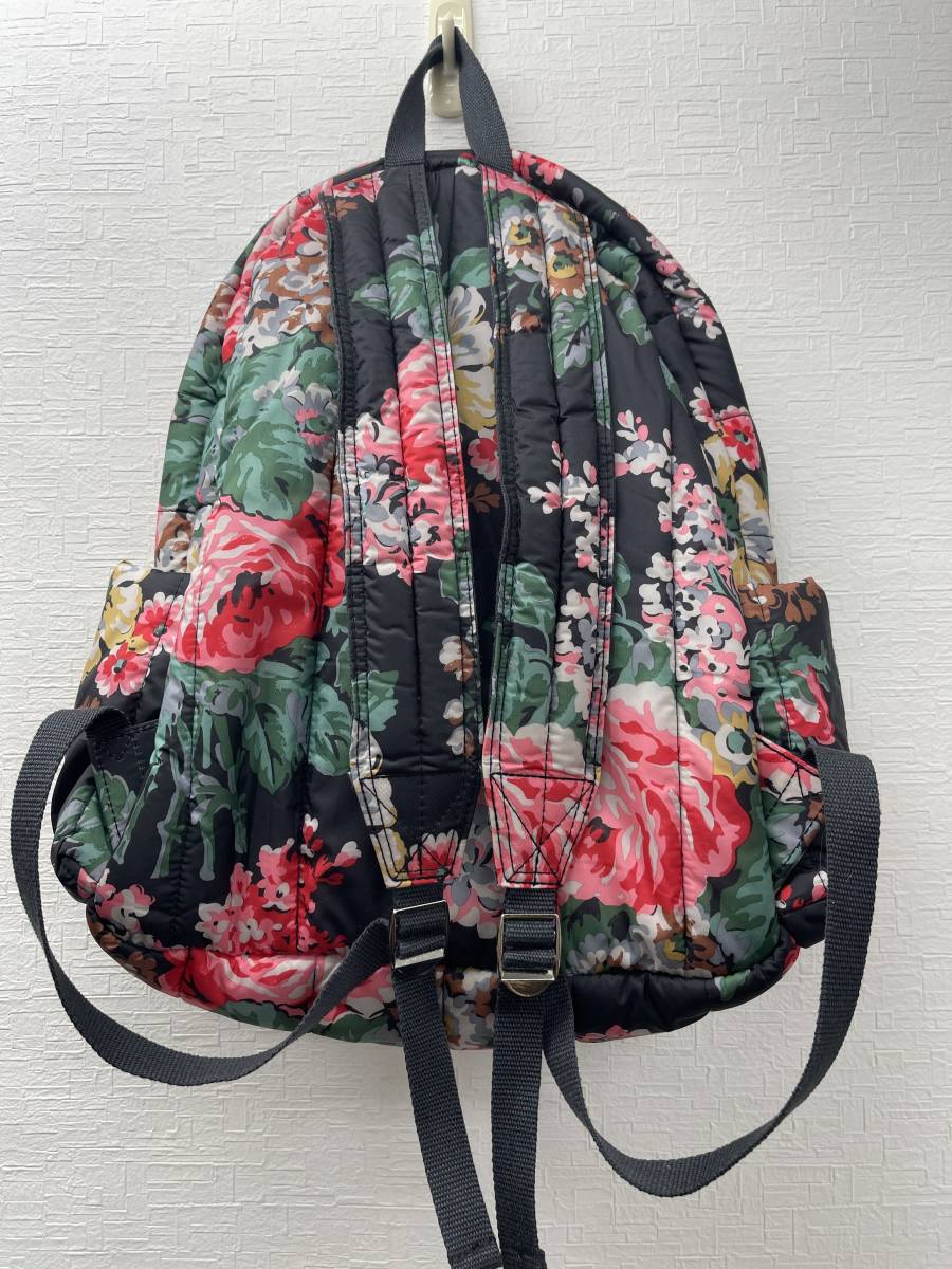 T534 美品 Cath Kidston キャスキッドソン リュックサック キルティング　黒×花柄　_画像5