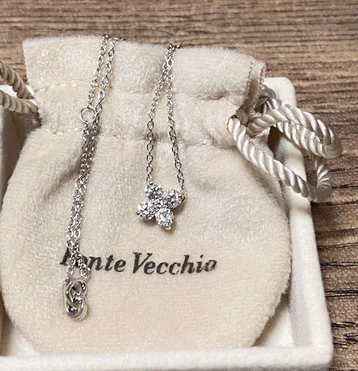 2極タイプ ポンテヴェキオ K18WGダイヤ0.70ct フラワーネックレス