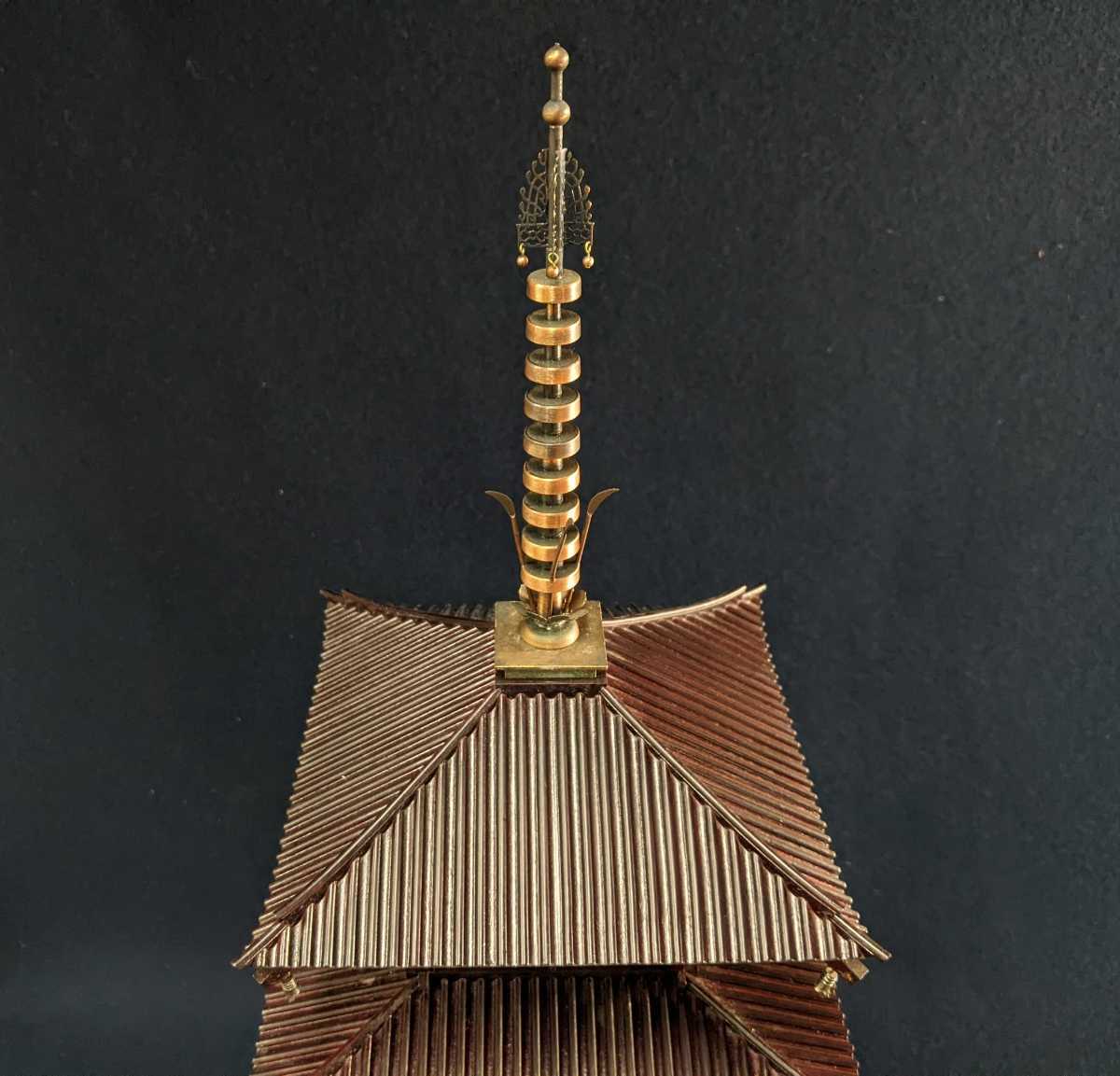 秀風作 紫檀製模型国宝 法隆寺五重塔 高さ約72cm _画像4