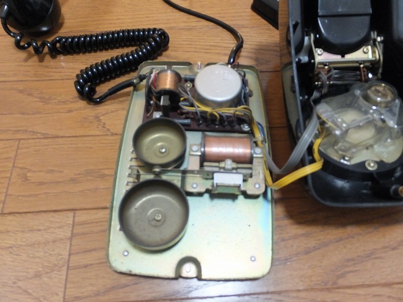 レア！ダイヤル式黒電話 日本電信電話公社 電話機 600-A2 _中はきれいな状態です。
