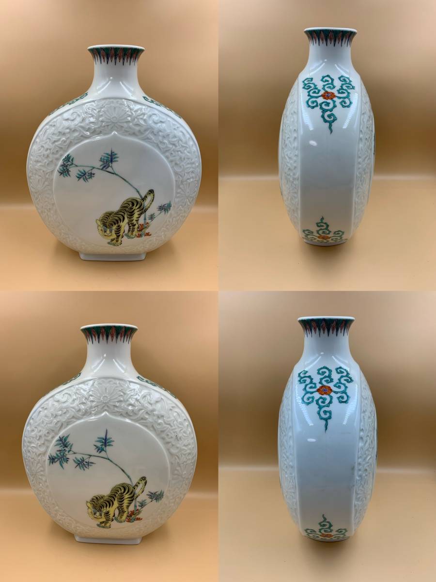 【久遠】虎 葡萄文花瓶 十二代 酒井田柿右衛門 作 染錦 花瓶 高さ32cm 在銘 共箱 有田焼 人間国宝 古美術_画像1