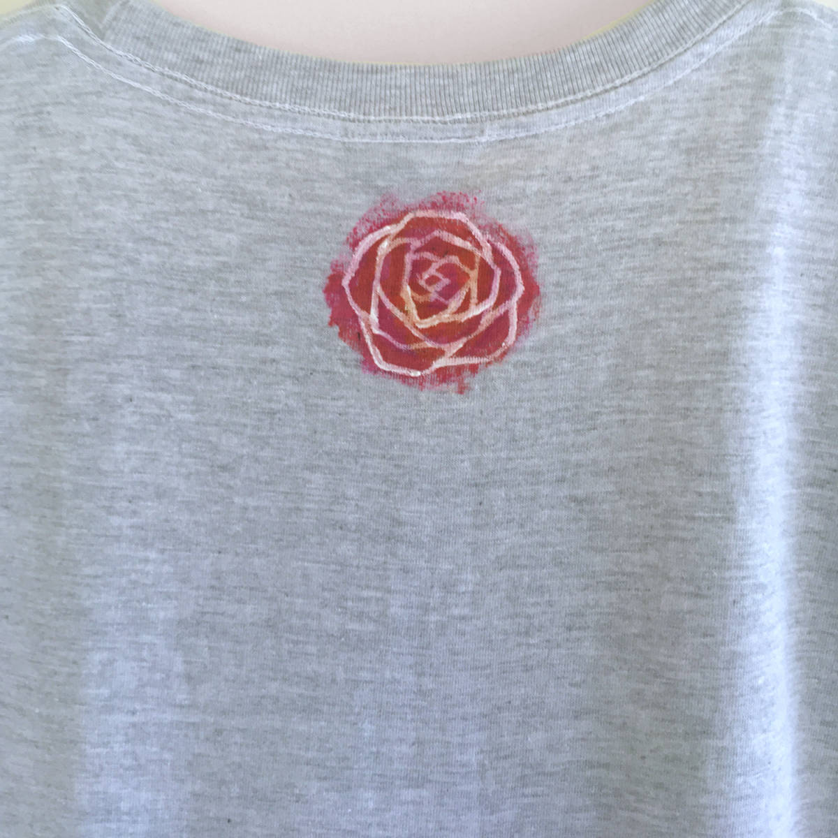 メンズ Tシャツ XLサイズ バラの花柄 手描きTシャツ カジュアル 薔薇 ローズ 水彩 クリスマス_画像4