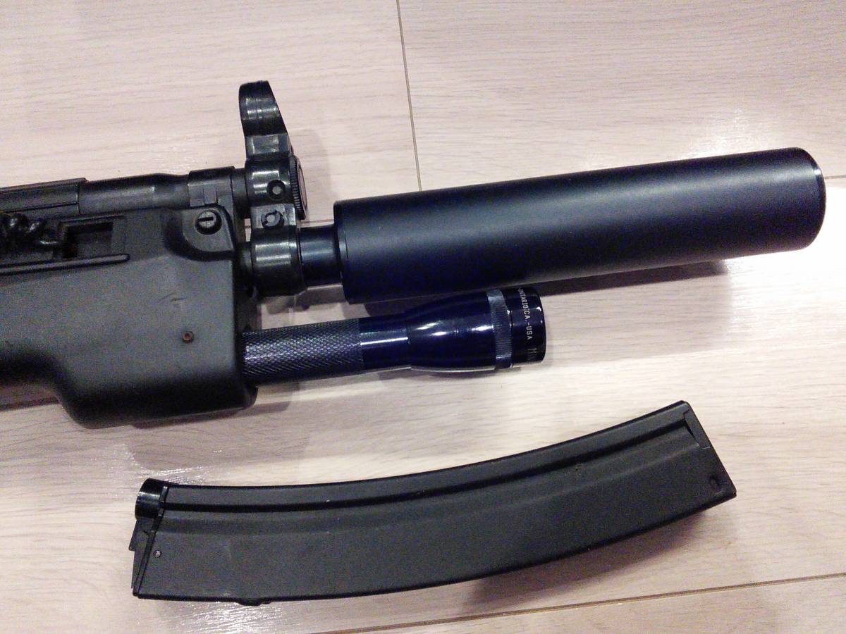 マルイ MP5A5 カスタムハンドガード バッテリー充電器付 外 マルイ MP5A5 カスタムハンドガード バッテリー充電器付 外