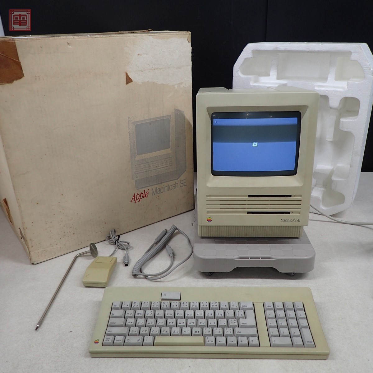 Apple Macintosh SE 本体 M5010 + キーボード・マウス 箱付 マッキントッシュ アップル ジャンク パーツ取りにどうぞ 1円～【60_画像1