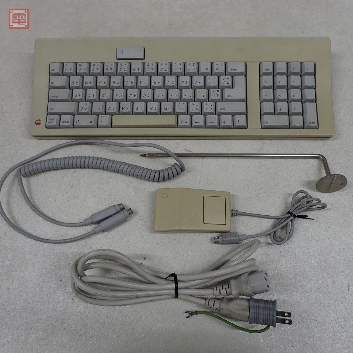 Apple Macintosh SE 本体 M5010 + キーボード・マウス 箱付 マッキントッシュ アップル ジャンク パーツ取りにどうぞ 1円～【60_画像5