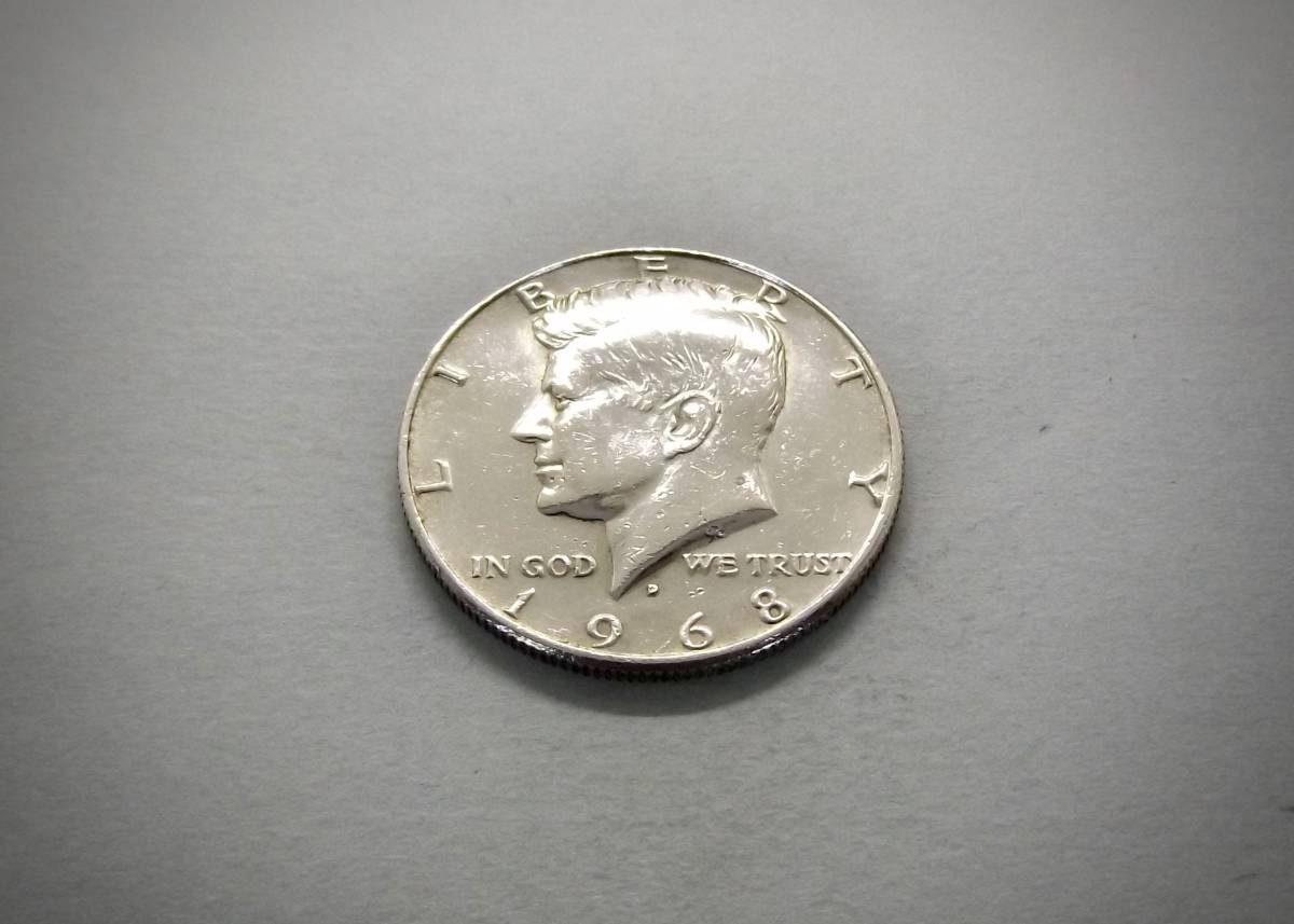 銀貨です　美品 1968年 ケネディ50セント D刻印　送料無料（14217）シルバー400　USA貨幣　アメリカ　ハーフダラー_画像1
