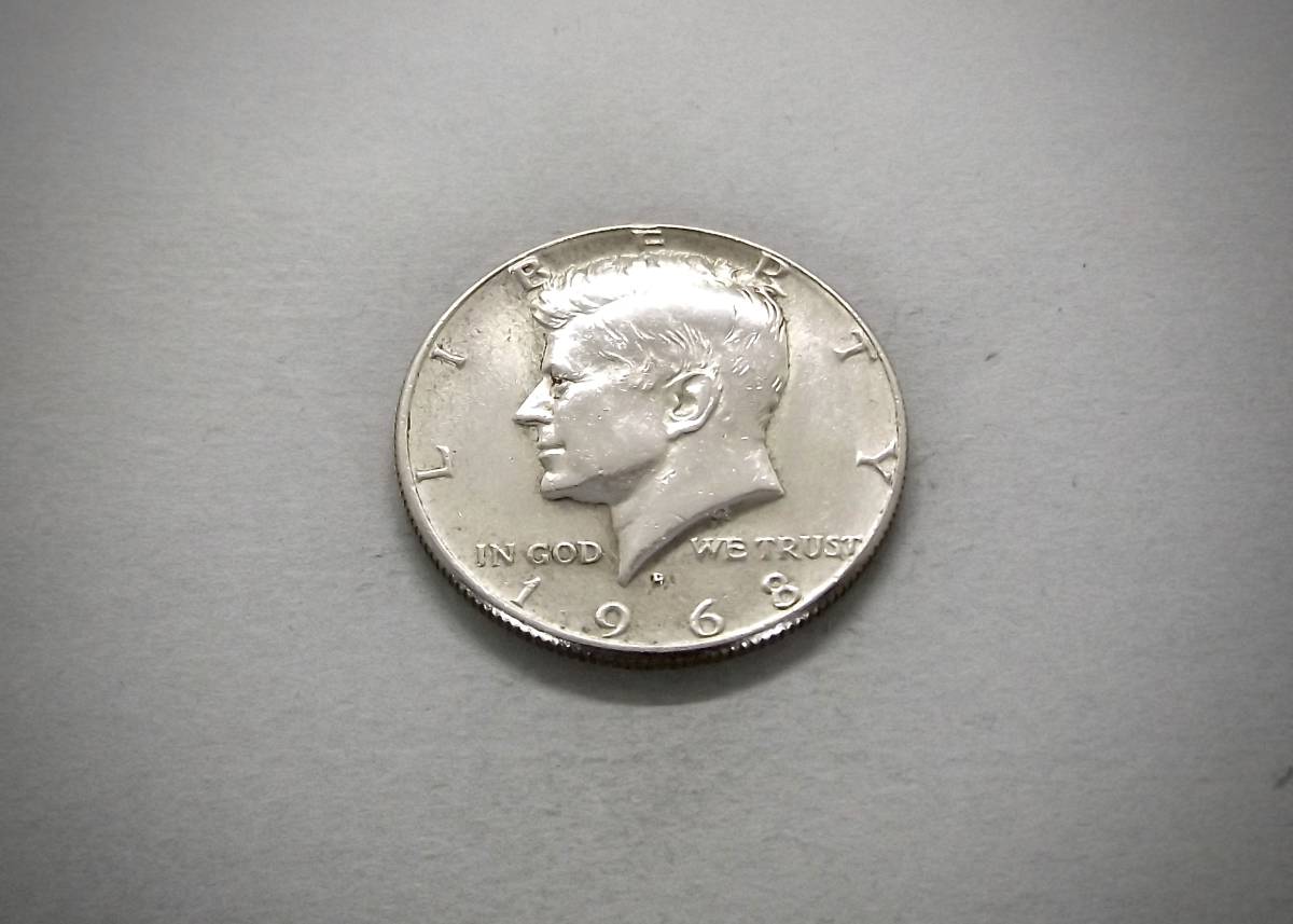 銀貨です　美品 1968年 ケネディ50セント D刻印　送料無料（14234）シルバー400　USA貨幣　アメリカ　ハーフダラー_画像1