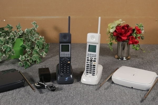 現状!!2013年製 NTT BX2 ビジネスフォン コードレス電話機２点セット BX2-ACL-PS-1W_画像1