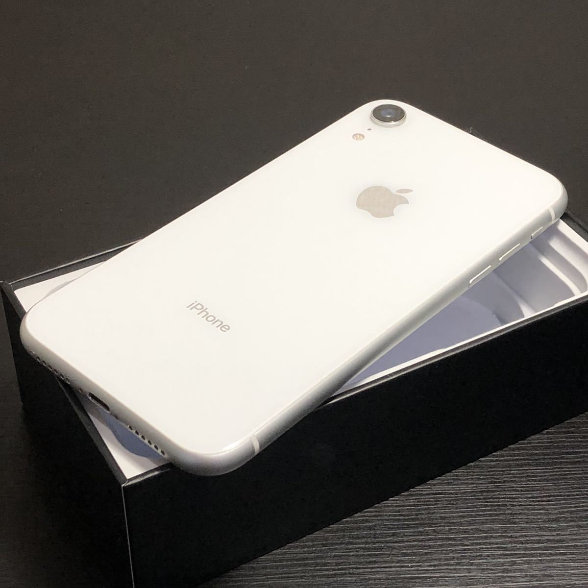 美品】 iPhone XR ホワイト 64GB SIMフリー-