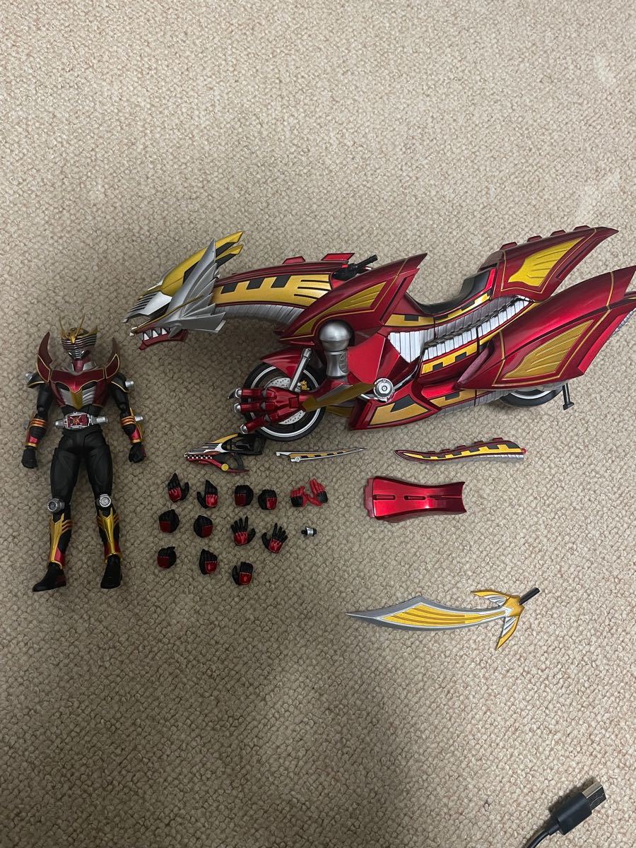 海外限定 S.H.Figuarts 仮面ライダー龍騎サバイブ ドラグランザー
