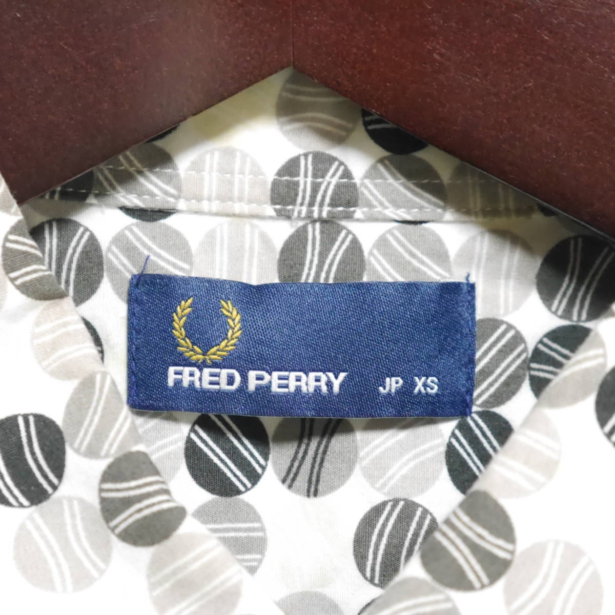 F22 □ FRED PERRY □ フレッドペリー　半袖シャツ　柄　中古　サイズＸＳ_画像7