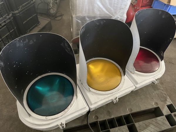 ☆関東まで送料税込み5,300円ほど☆【S-1】信号機 本物 日本信号株式 ☆関東まで送料税込み5,300円ほど☆【S-1】信号機 本物 日本信号株式
