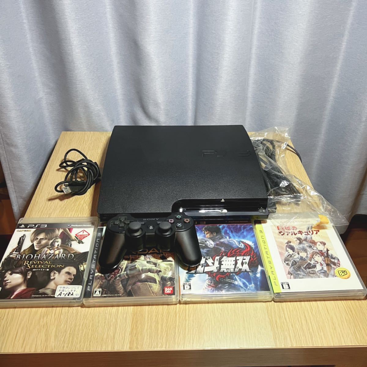 美品！すぐ遊べるセット！PS3 本体＋コントローラー ソフト4本セット