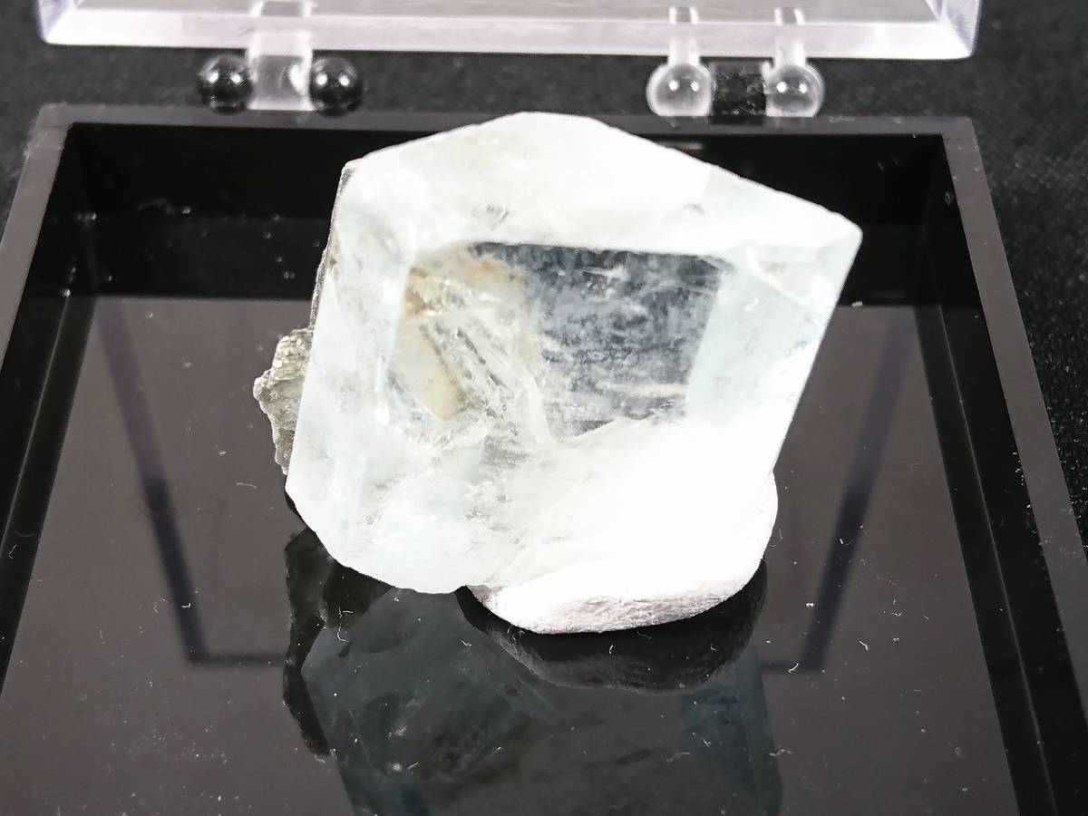 アクアマリン Aquamarine 緑柱石 パキスタン 原石 天然石 標本 鉱物 a15