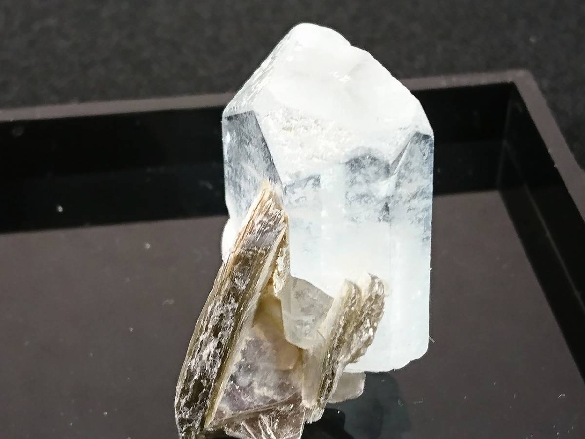 アクアマリン Aquamarine 緑柱石 パキスタン 原石 天然石 標本 鉱物 a15 3