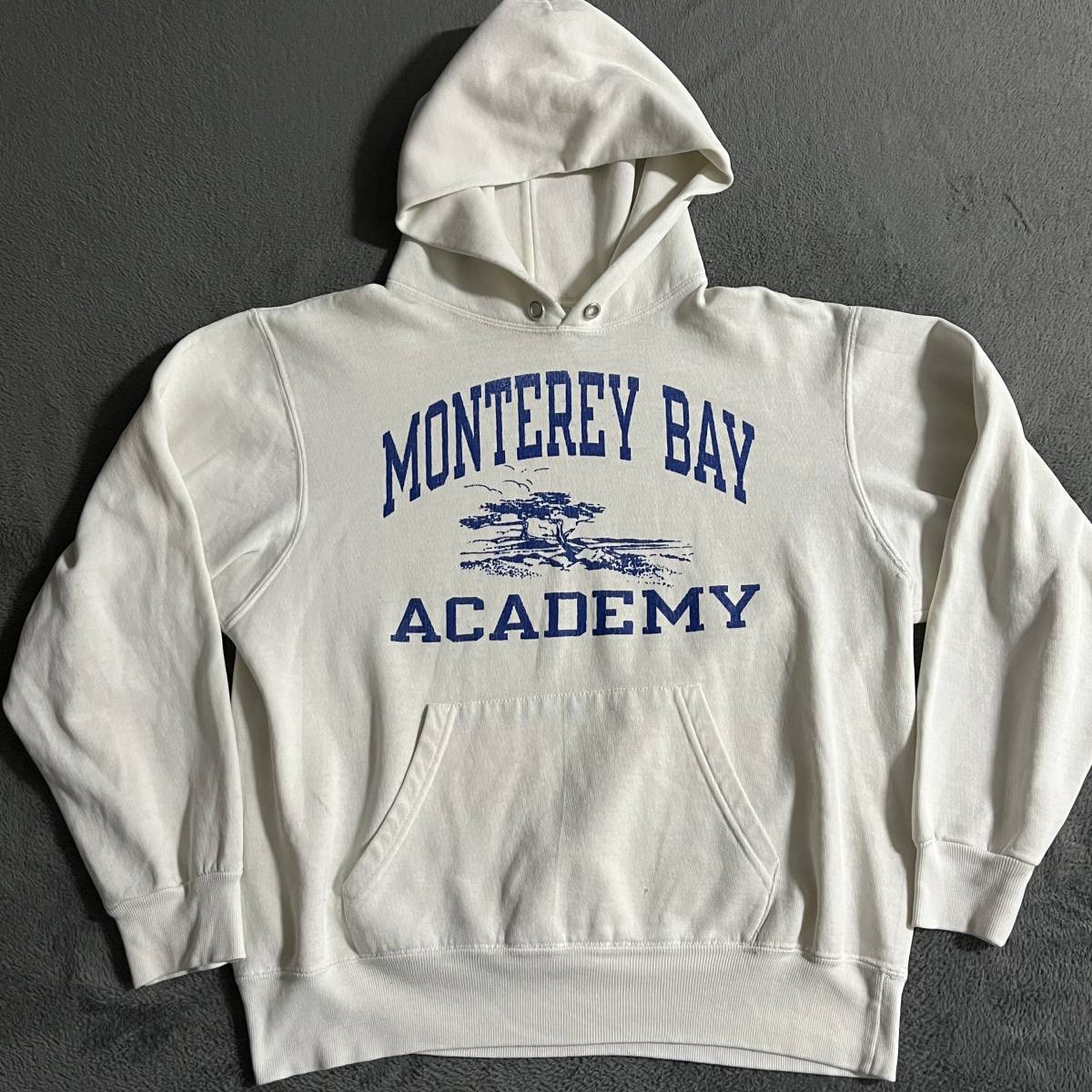 ★ 送料込み USA製 80's メーカ不明 MONTEREY BAY ACADEMY Hoody M スウェット フーディー ひび割れ カレッジプリント ★_画像1