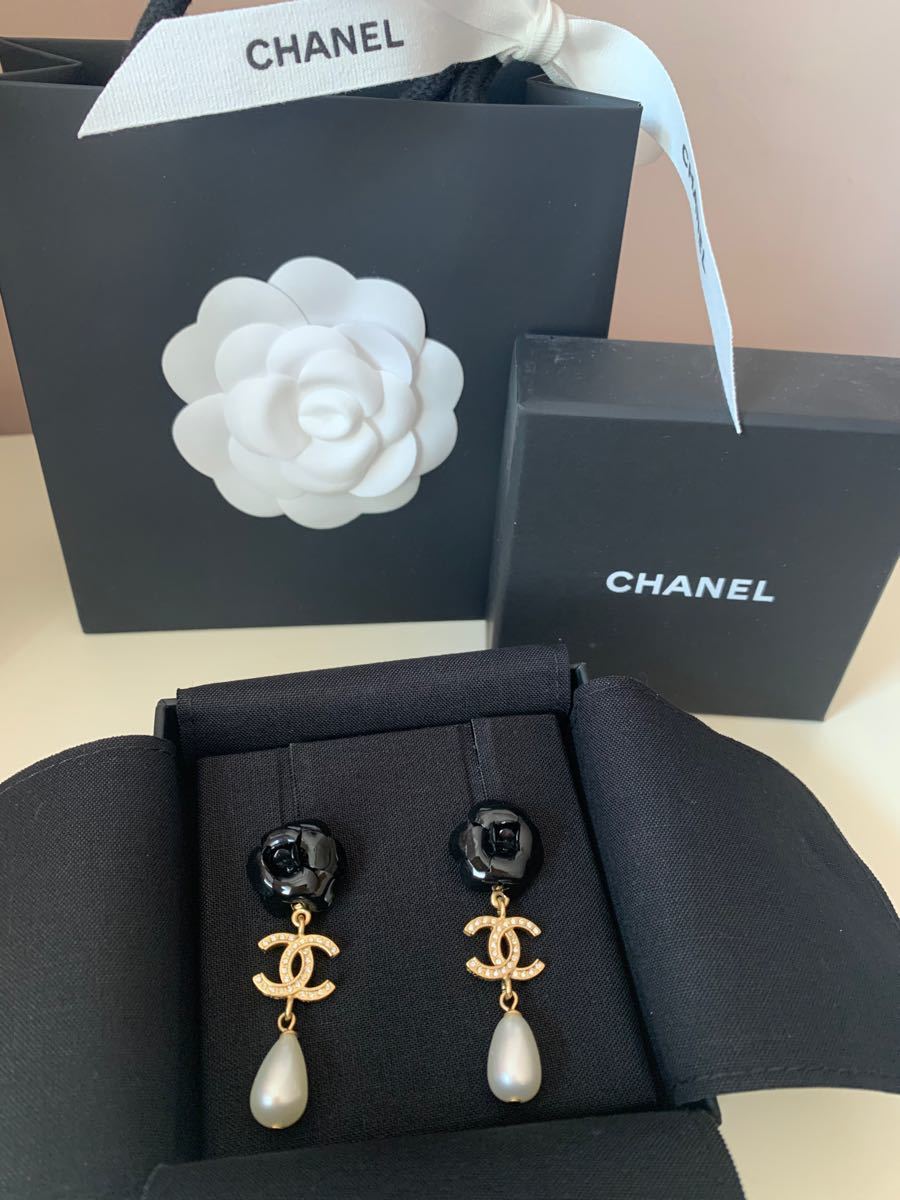 レア CHANEL カメリア パール ピアス BLACK MELROSE(ファッション