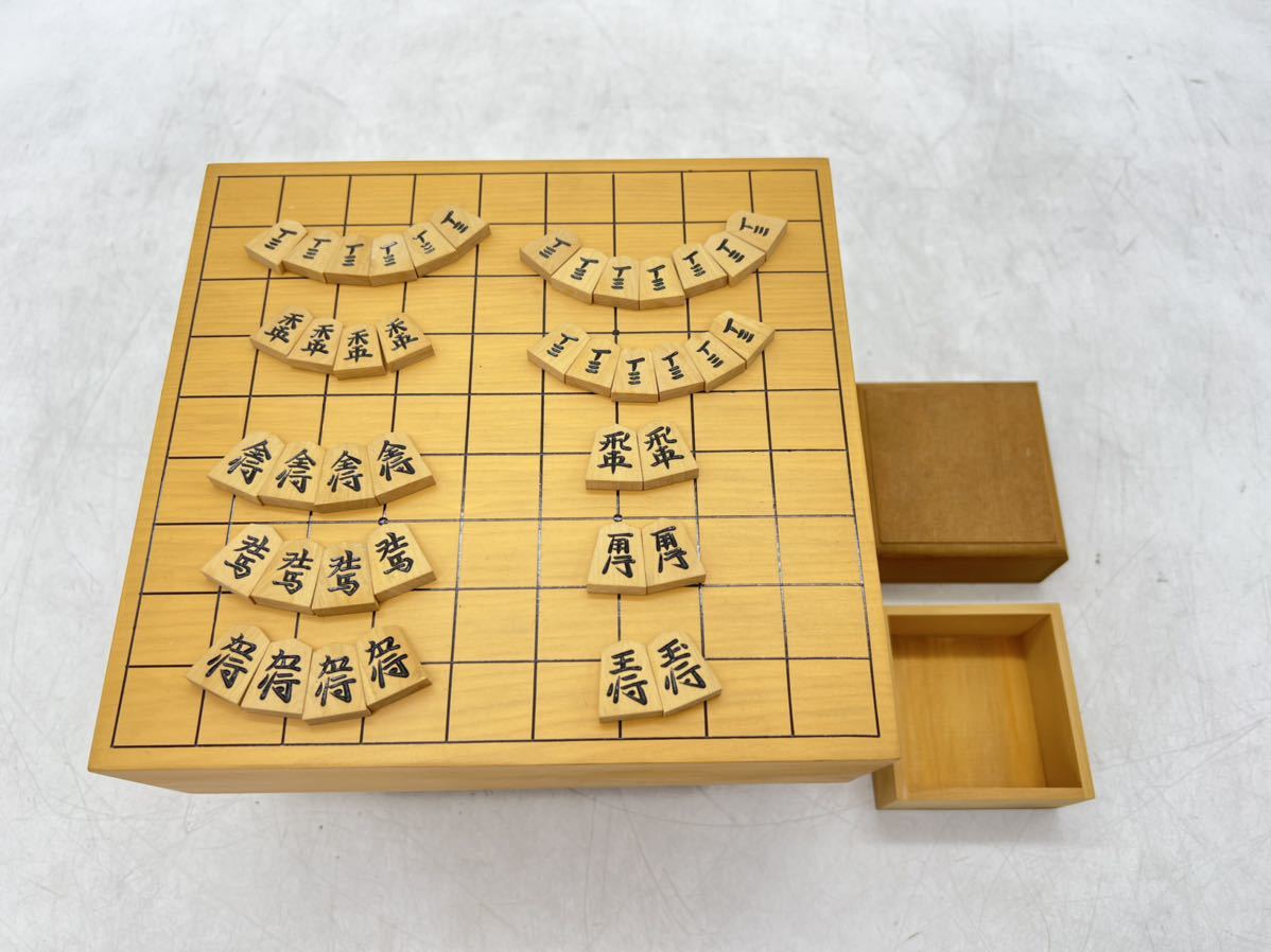 1円スタート ミニ将棋盤駒セット 約18.5×17.5cm 厚み6cm弱 足つき 黒彫り MK0428N(将棋)|売買されたオークション情報、yahooの商品情報をアーカイブ公開 - オークファン(aucfan.com) 1円スタート ミニ将棋盤駒セット 約18.5×17.5cm 厚み6cm弱 足つき 黒彫り MK0428N(将棋)|売買されたオークション情報、yahooの商品情報をアーカイブ公開 - オークファン(aucfan.com)