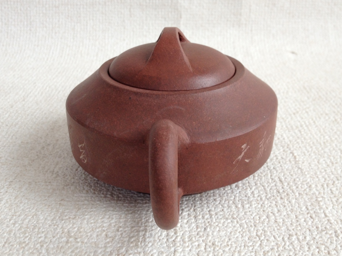 中國宣興 急須 蓋裏 在銘 煎茶道具 後手急須 茶器 刻印有 高級 中國宣興 急須 蓋裏 在銘 煎茶道具 後手急須 茶器 刻印有 高級