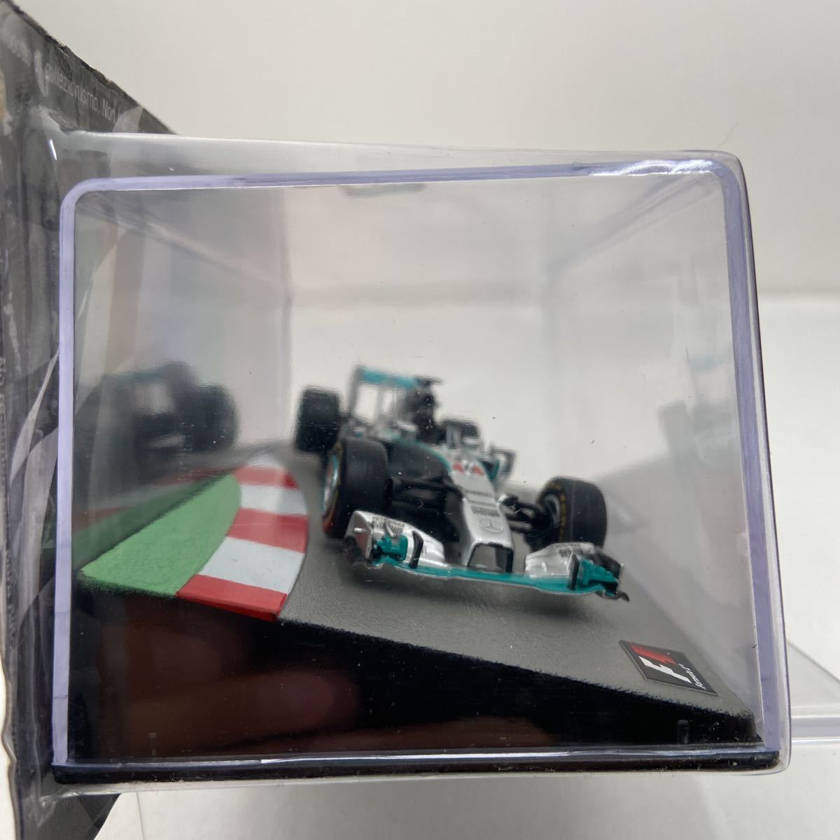 デアゴスティーニ F1マシンコレクション 1/43 vol.18 メルセデス W05 ハイブリッド #44 ルイス・ハミルトン 2014年 ミニカー モデルカー_画像4