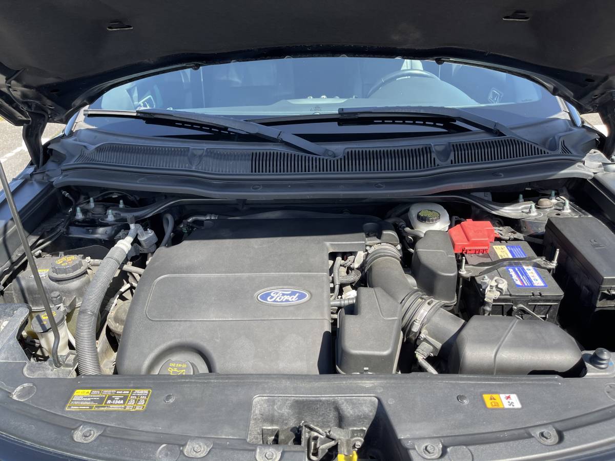 Ford EXPLORERフォードエクスプローラー上級グレードリミテッドヒッチメンバー付き左ハンドル黒革シート4WD 22インチアルミ 294PS _エンジンルーム