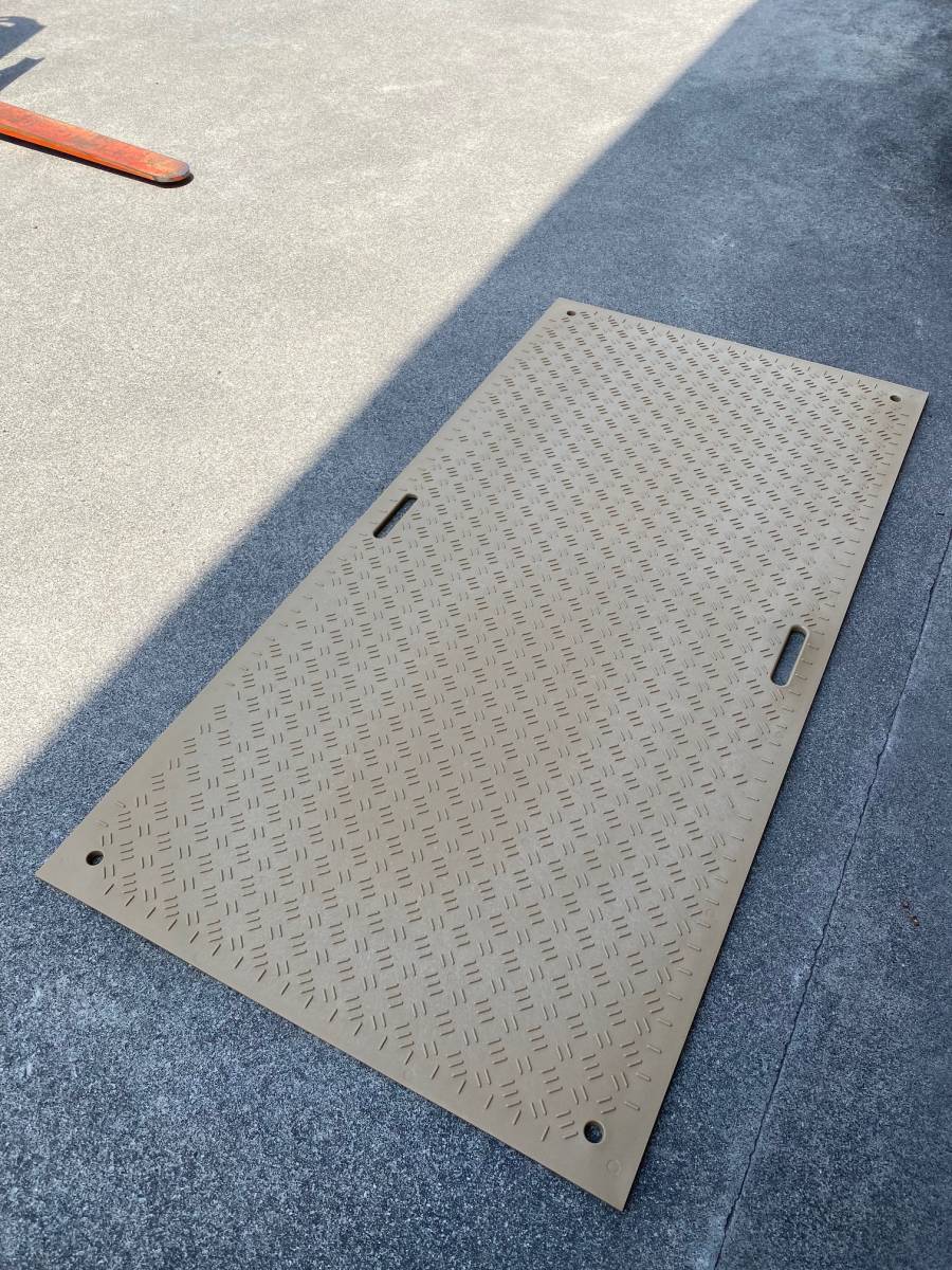 茨城発】農業用樹脂製敷板 新品 養生用 片面凸 臨時駐車場 茨城発】農業用樹脂製敷板 新品 養生用 片面凸 臨時駐車場