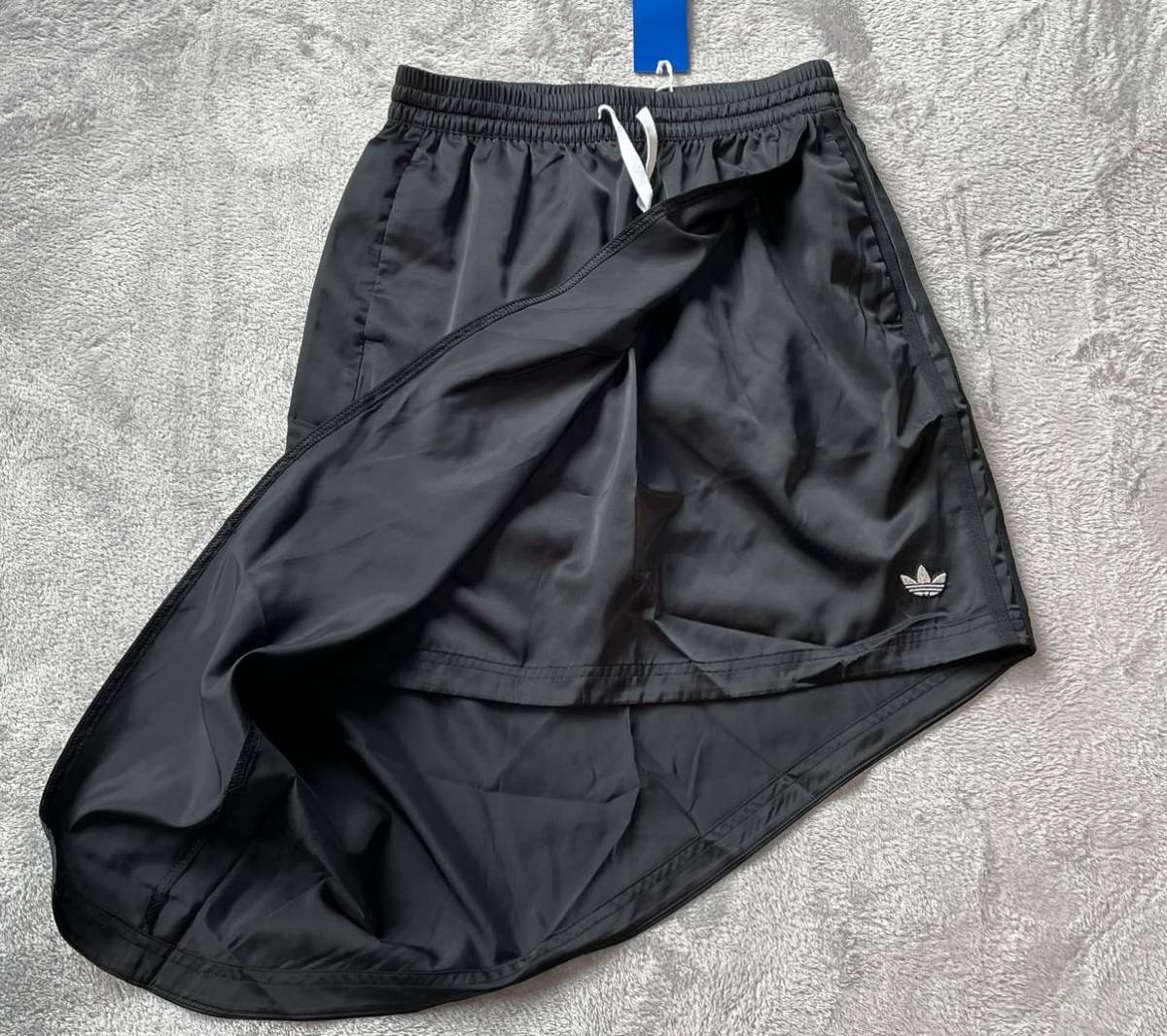 M】新品 adidas アディダスオリジナルス ミニスカート 黒 M】新品 adidas アディダスオリジナルス ミニスカート 黒