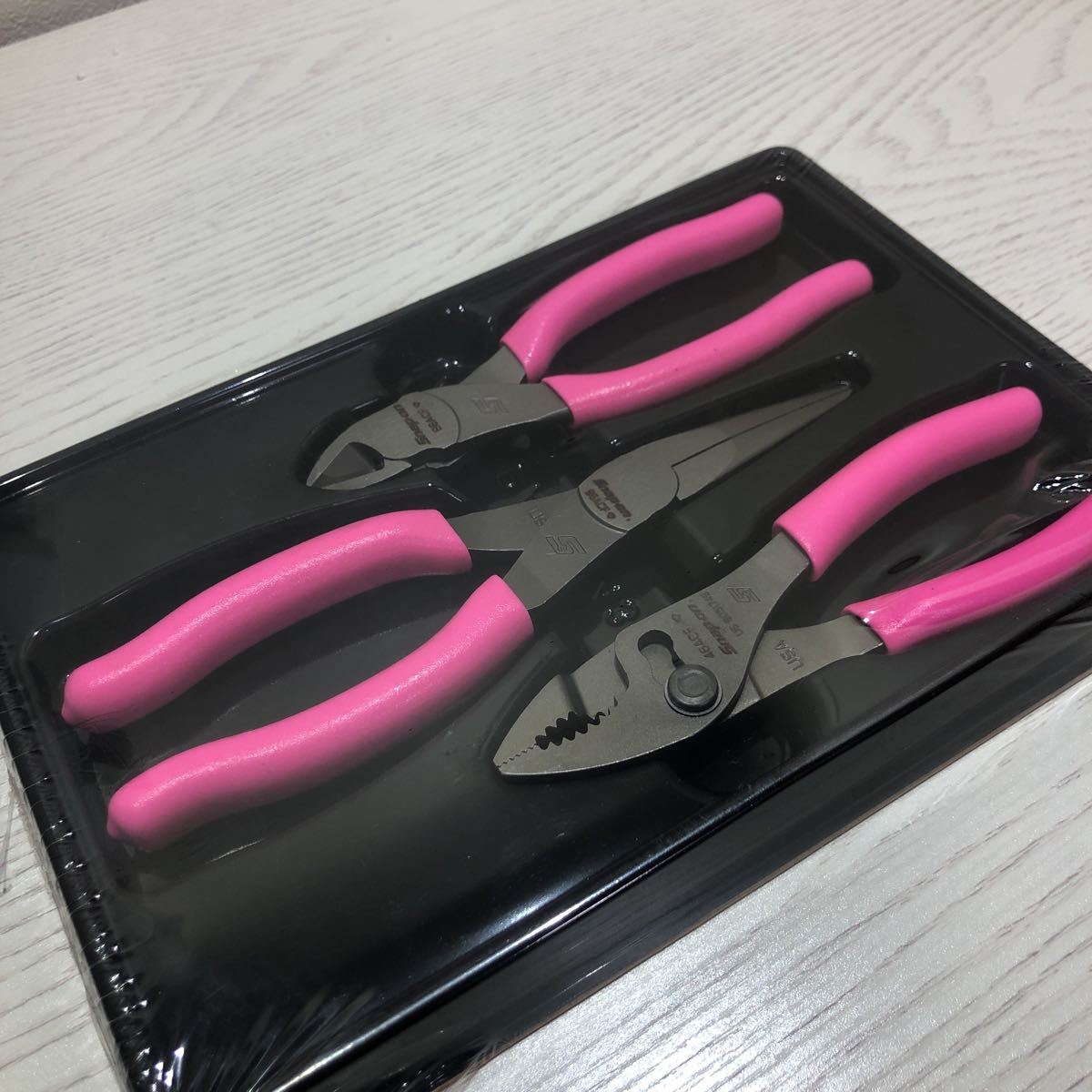 Snap-on 新品 プライヤー 3本セット ピンク色 ニッパー スナップ Snap-on 新品 プライヤー 3本セット ピンク色 ニッパー スナップ