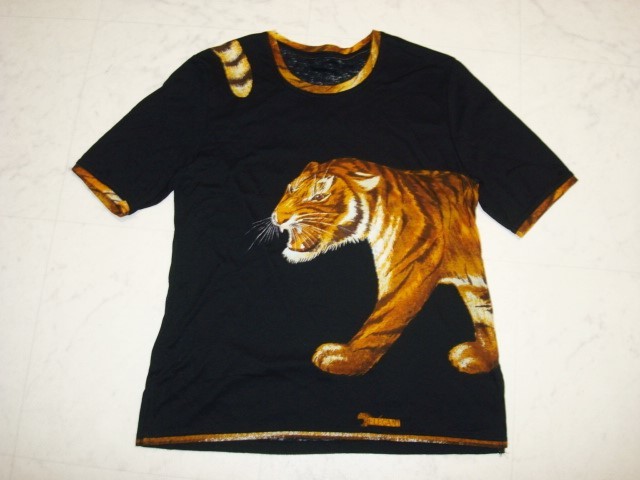 ● 美品 エレガント 虎 タイガー 1匹のトラが両面に プリント レディース 半袖 Tシャツ カットソー ブラック 黒 綿100% 伸縮性 ストレッチ_画像7