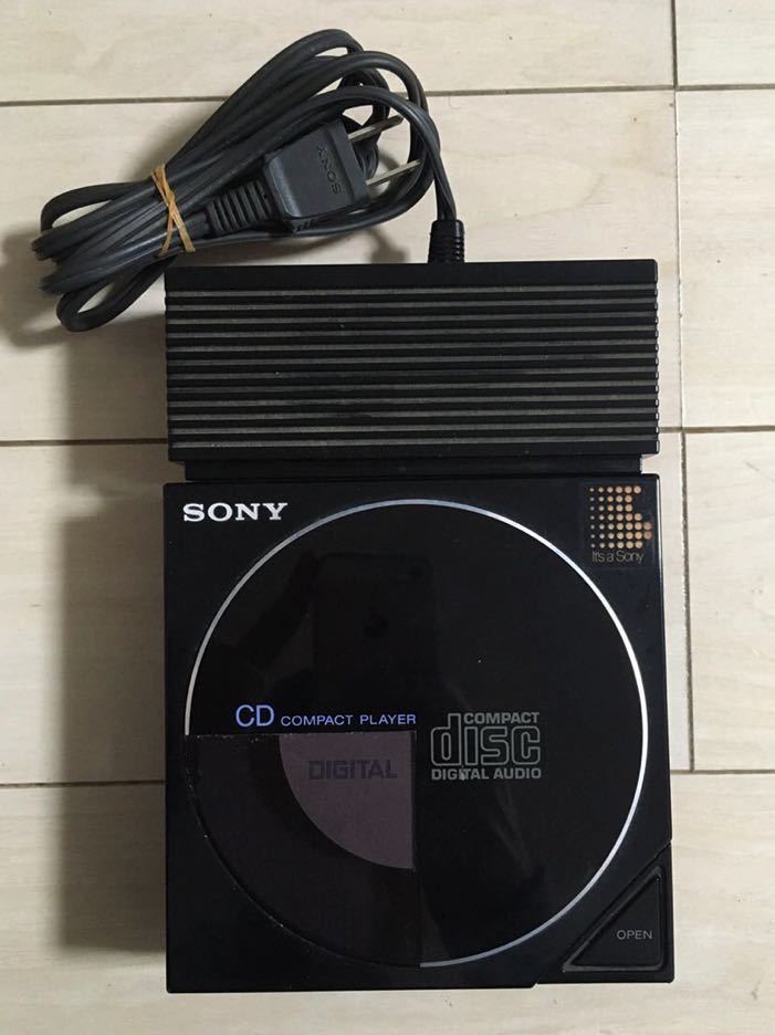 SONY CD プレイヤー D-50 AC-D50 本体 専用 ACアダプター付き 通電 DISCMAN ディスクマン 昭和 レトロ レア ソニー ジャンク 送料無料_画像3