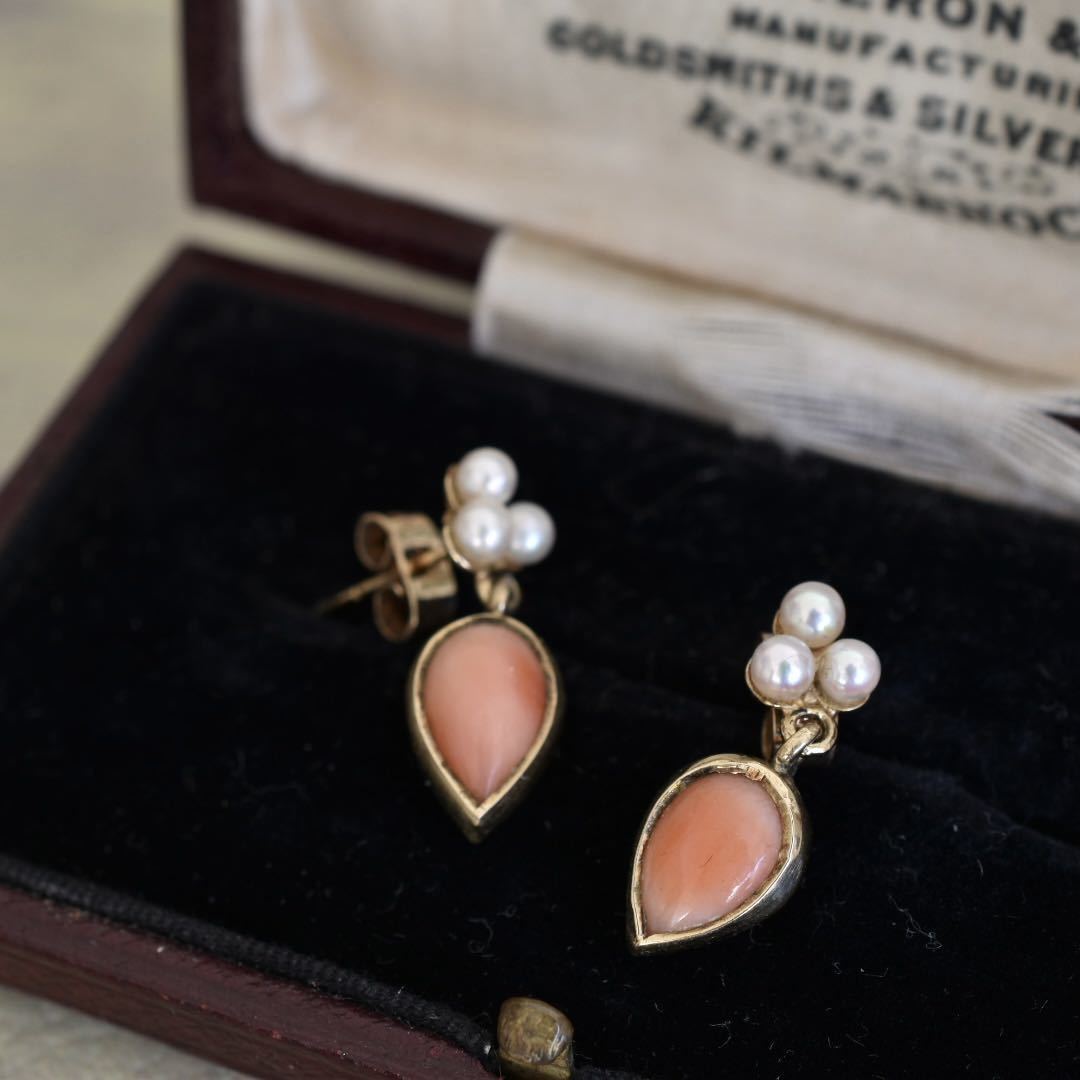 英国ヴィンテージ K9 アコヤ真珠と天然ピンク珊瑚のピアス ソーティングメモ付