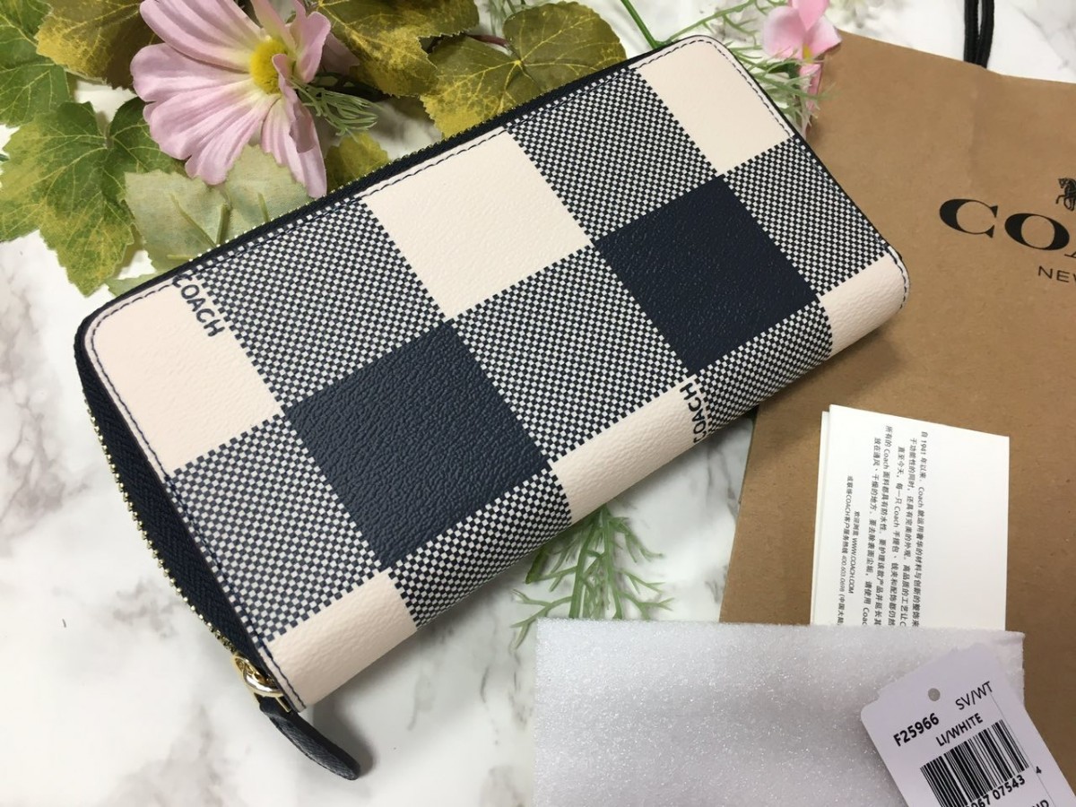 COACH コーチ 新品 クリーム 馬車 レディース 折り財布 黒 財布 W07 通販