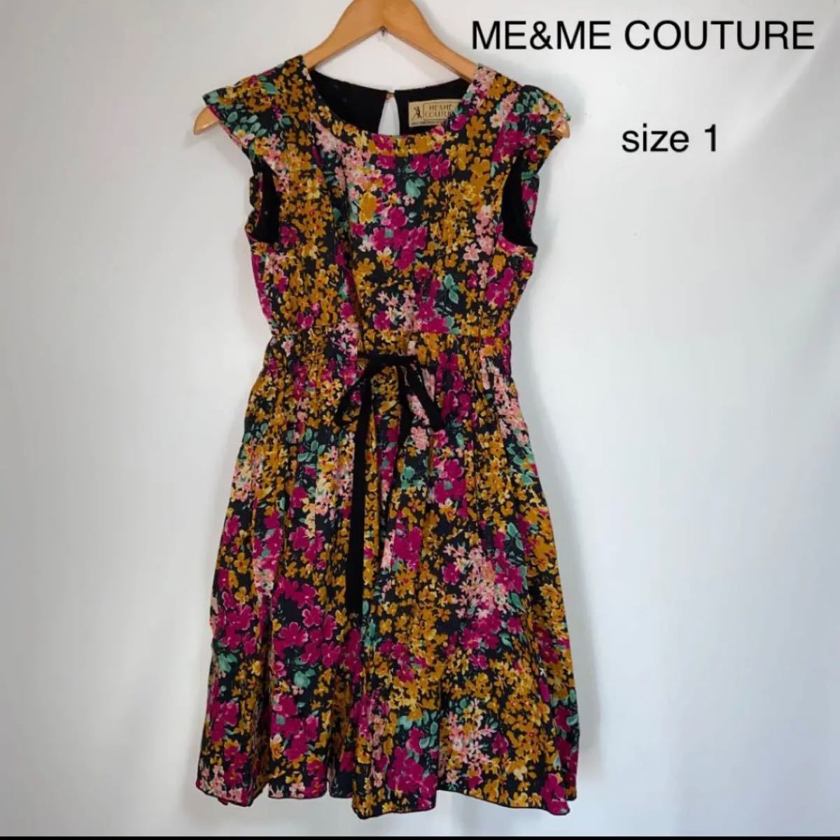 【美品】ME&ME COUTUREワンピース　花柄　黒リボン