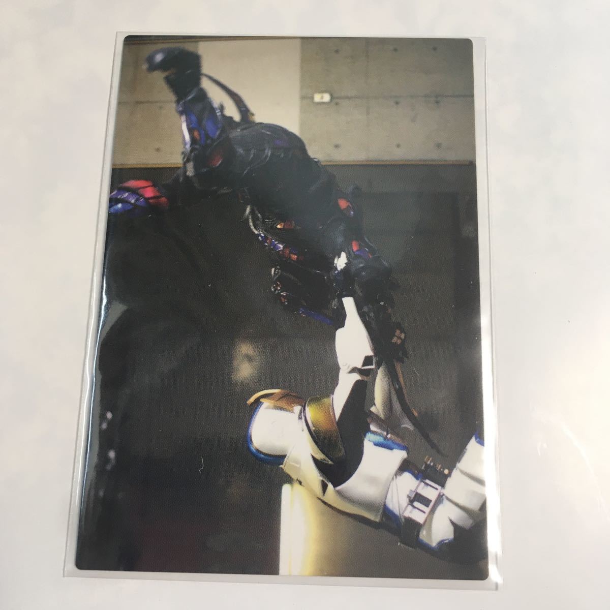 カルビー仮面ライダーR 961 最終記録 仮面ライダーイクサ vs イヤーウイッグファンガイア_画像1