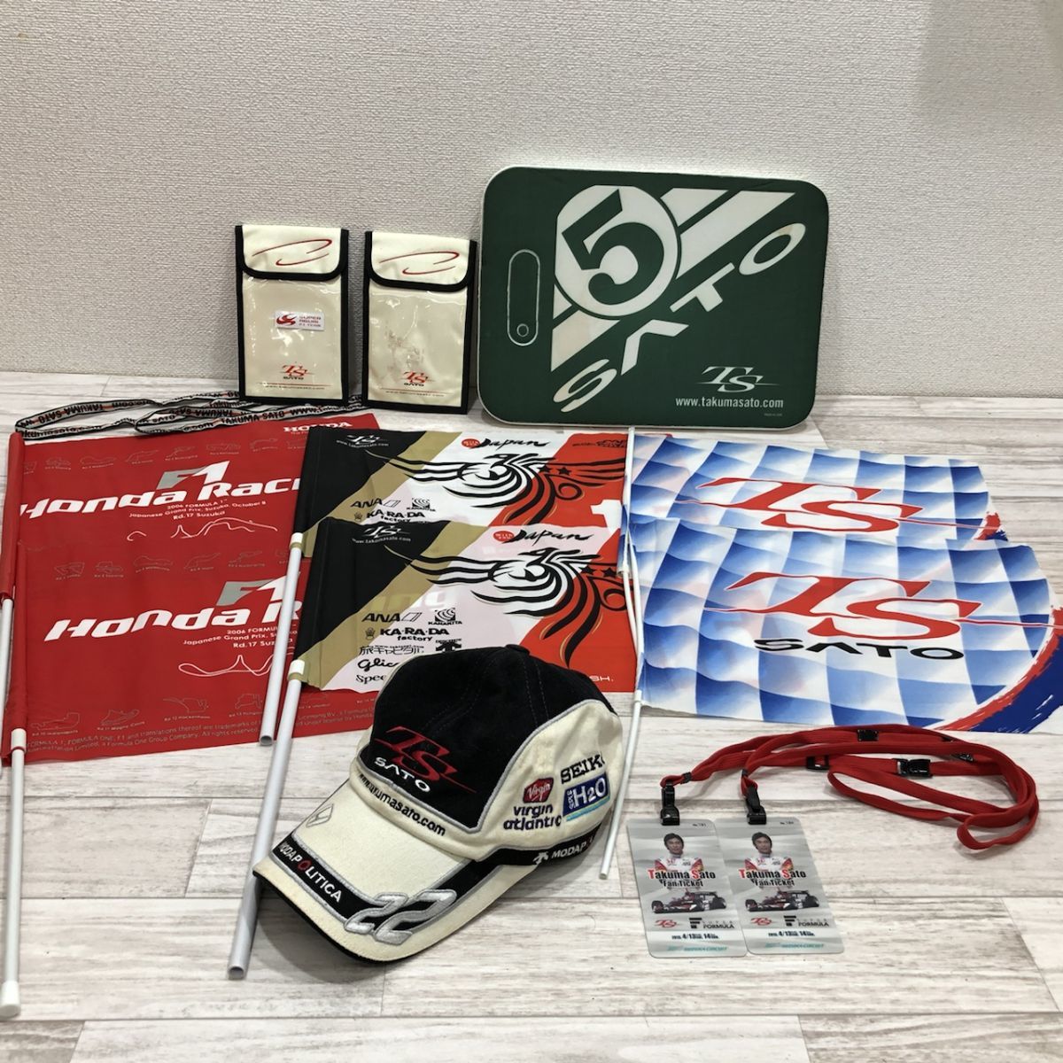 F1 佐藤琢磨 グッズ まとめ セット フラッグ キャップなど Q0160 自動車関連グッズ 売買されたオークション情報 Yahooの商品情報をアーカイブ公開 オークファン Aucfan Com