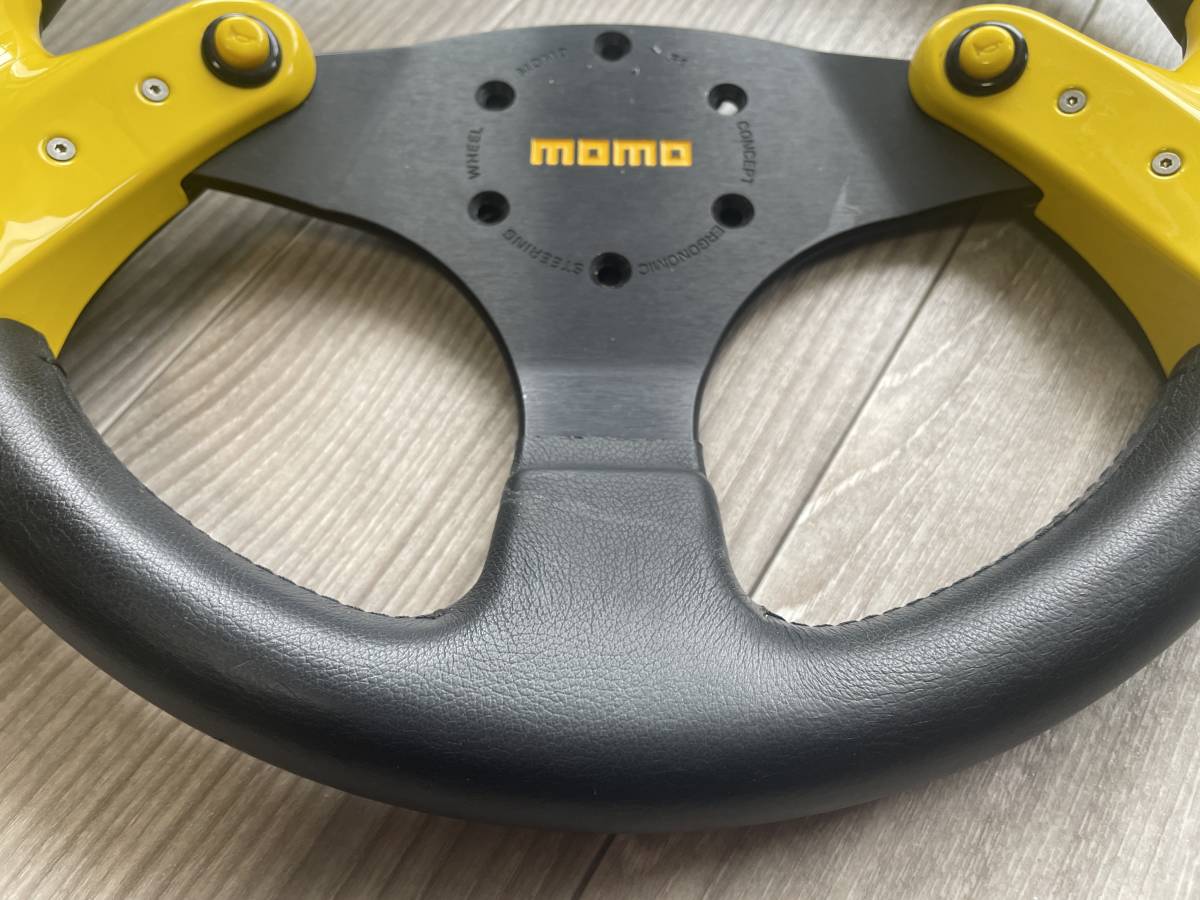 送料無料即決 旧車乗り必見 稀少 レア物 MOMO モモ ステアリング 送料無料即決 旧車乗り必見 稀少 レア物 MOMO モモ ステアリング