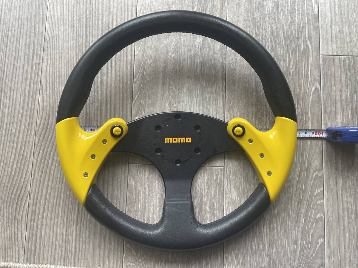 送料無料即決 旧車乗り必見 稀少 レア物 MOMO モモ ステアリング 送料無料即決 旧車乗り必見 稀少 レア物 MOMO モモ ステアリング