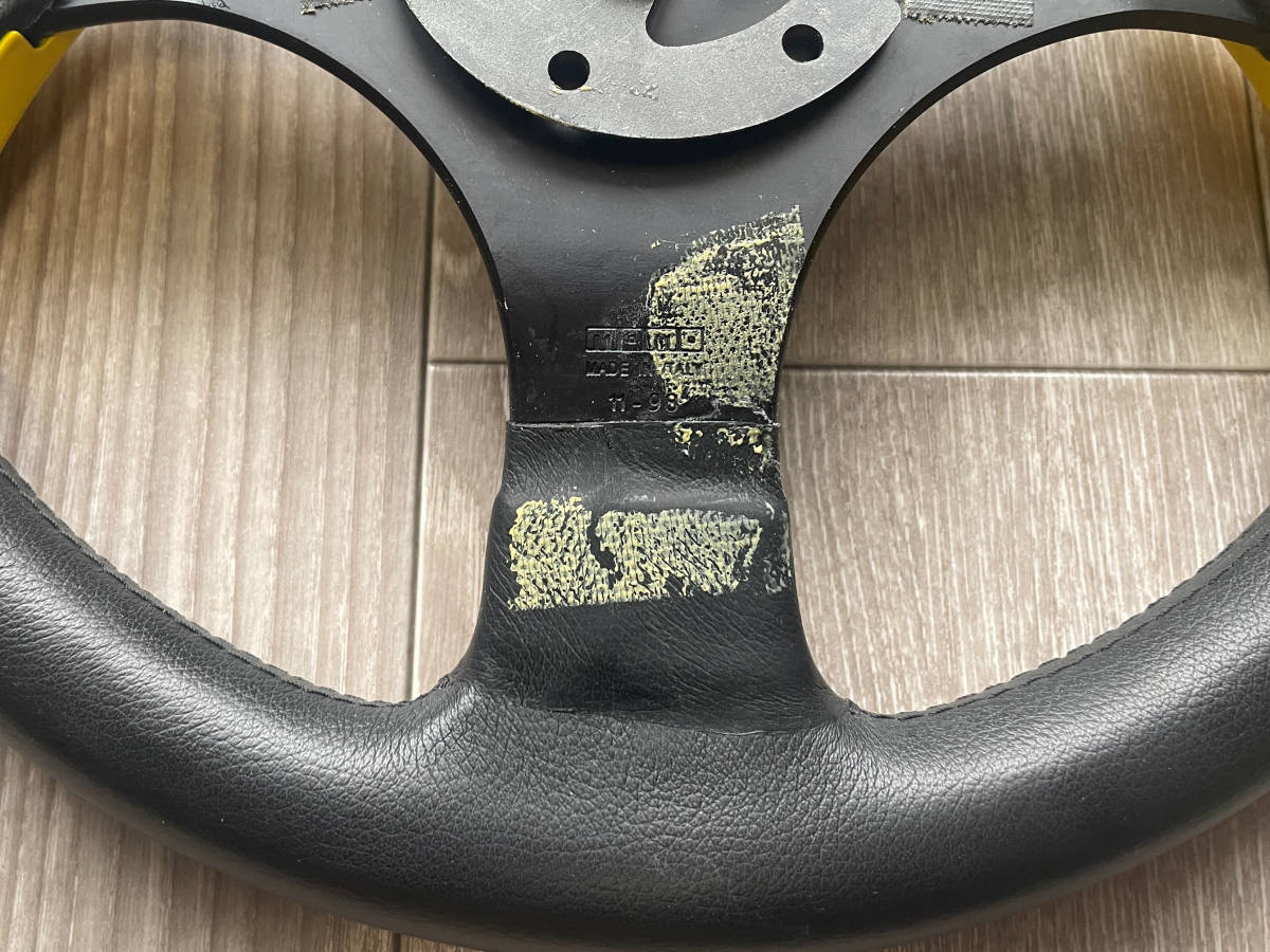 送料無料即決 旧車乗り必見 稀少 レア物 MOMO モモ ステアリング 送料無料即決 旧車乗り必見 稀少 レア物 MOMO モモ ステアリング