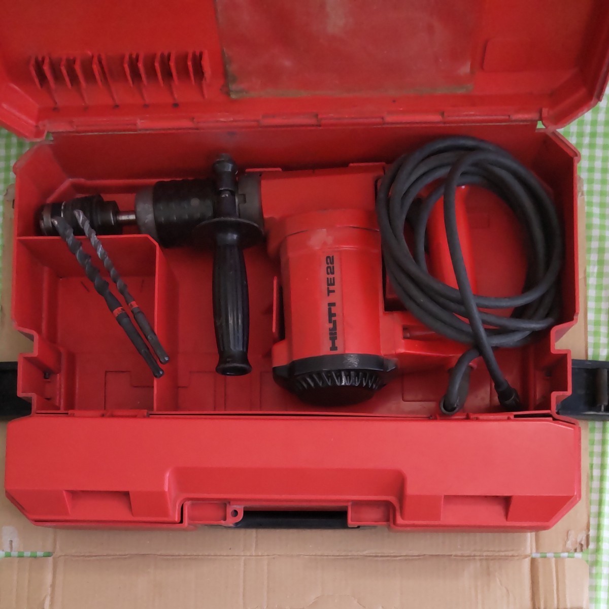 HILTI　 ヒルティ ハンマードリル　TE22    HILTIビット2本付