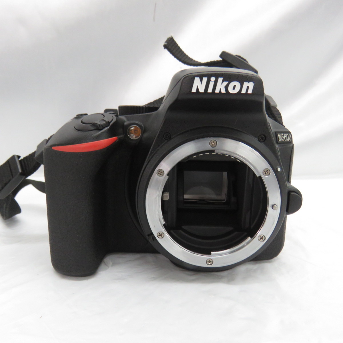 【美品】Nikon ニコン デジタル一眼レフカメラ D5600 18-55 VR レンズキット 10973707_画像2