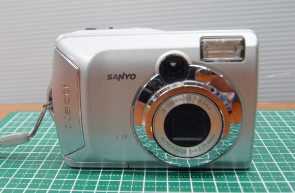 ☆【SANYO】三洋電機　ジャンク　◆　コンパクト デジタルカメラ　デジカメ（DSC-S4）◆◎管理19F-T18_画像1