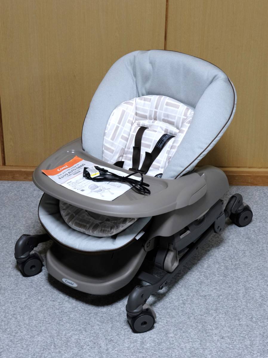 ☆極美品 コンビ ネムリラ4キャス オートスウィング(アカチャンホンポ
