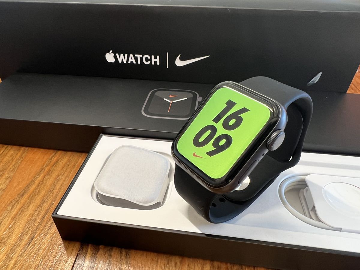 高価値セリー Apple Watch SE Nike 40mm スペースグレイアルミニウム