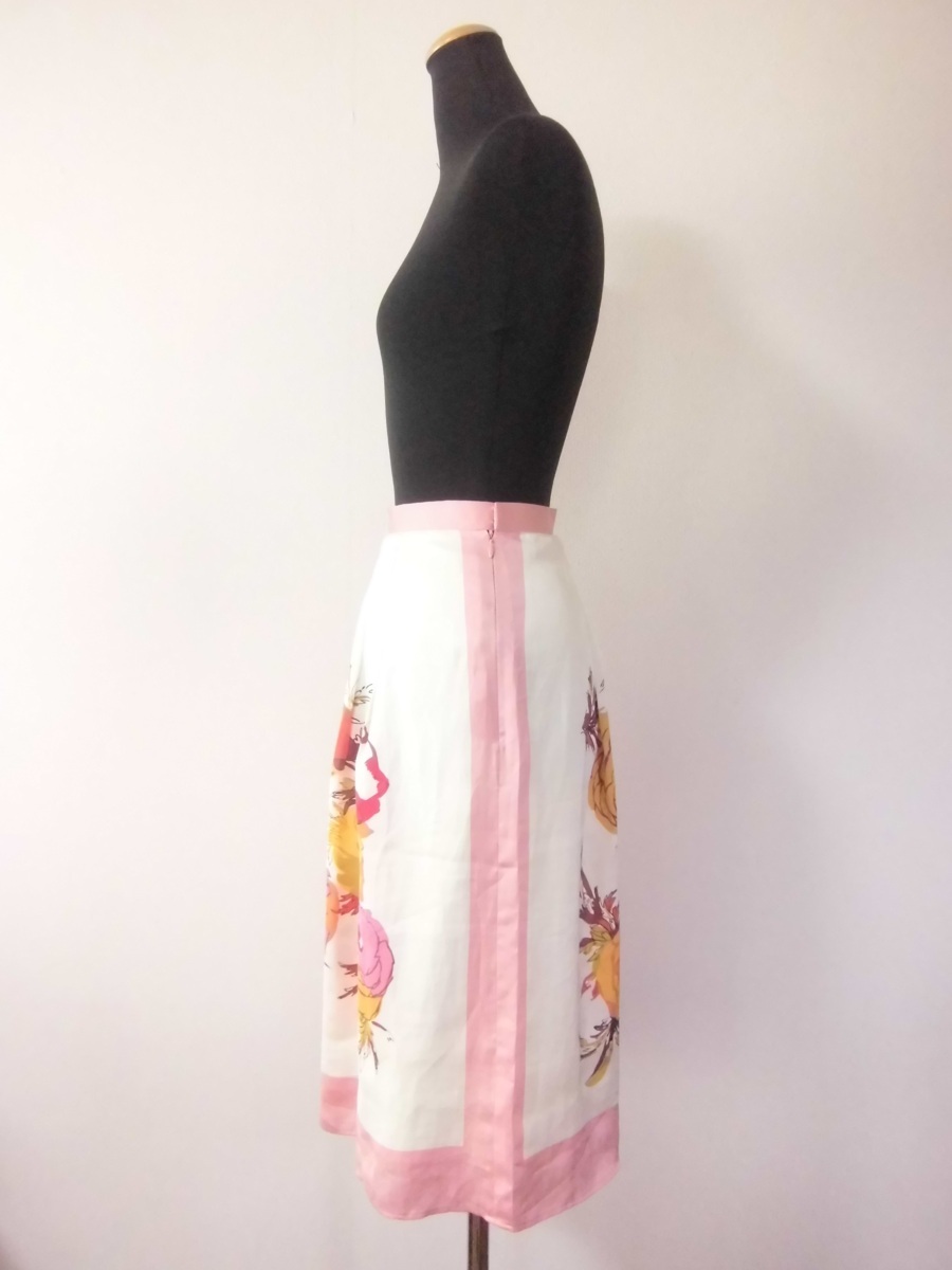 ... район    On ... ... TOM'S   юбка  ... длина   цветы   рукоятка   размер  38  сделано в Японии 　 шарф  рукоятка 　 шарф 　88OCT