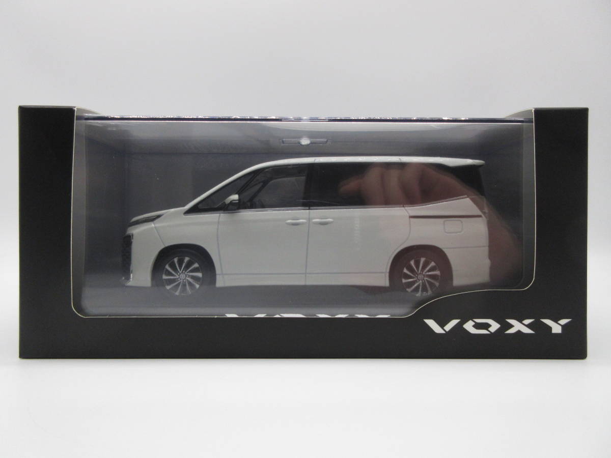 1/30 トヨタ 新型ヴォクシー S-Z 2022年モデル カラーサンプル 非売品